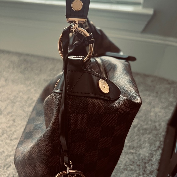 Louis Vuitton Handbag - Picture 9 of 9